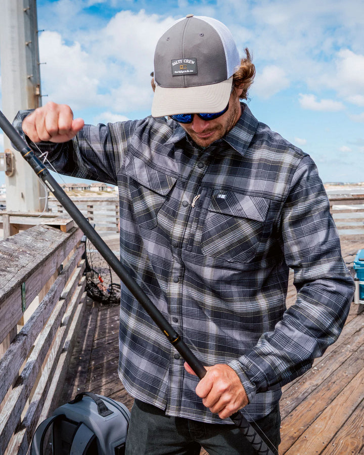 Salty Crew Fathom Tech Flannel - Pirate Black - Sun Diego Boardshop