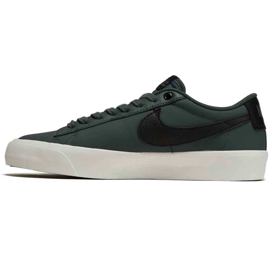 ◆正規品◆NIKE SB BLAZER LOW PRO GT VINTAGE GREEN◆関税込◆ Nike SB BLAZER LOW PRO GT - VINTAGE GREEN/BLACK - 300