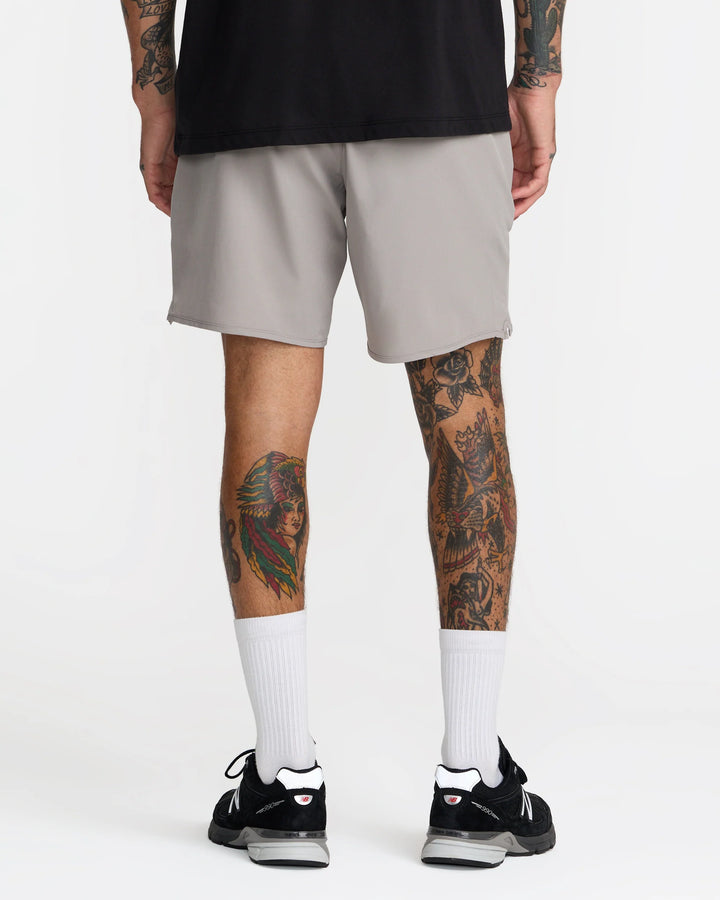 RVCA MEN'S YOGGER STRETCH 17" SHORT - BROWN STONE