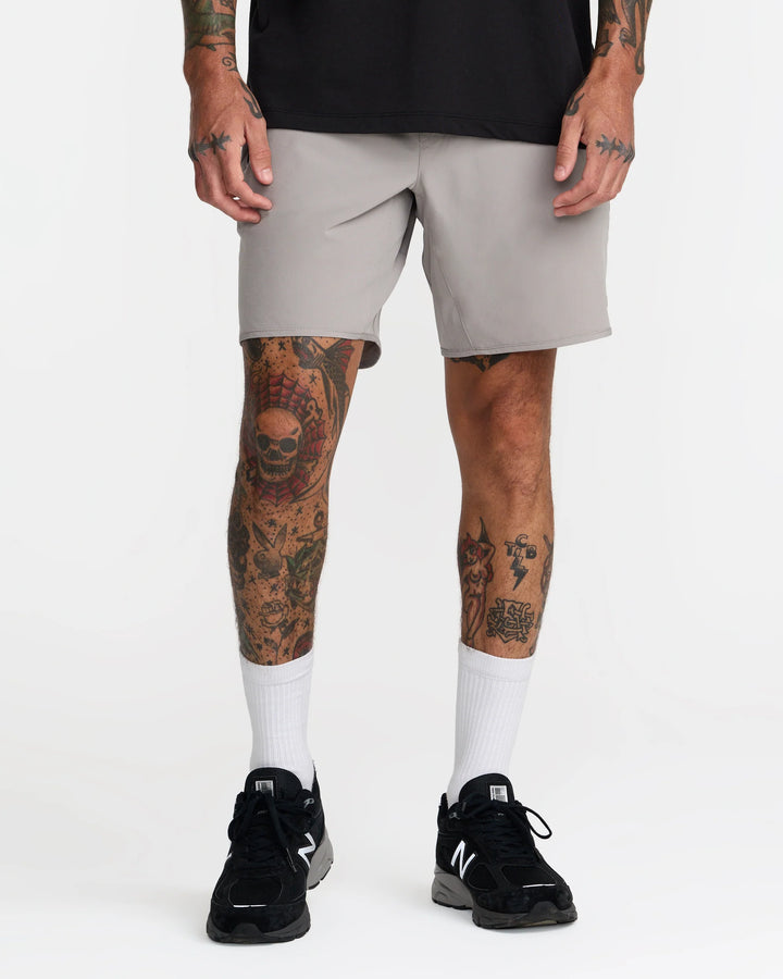 RVCA MEN'S YOGGER STRETCH 17" SHORT - BROWN STONE