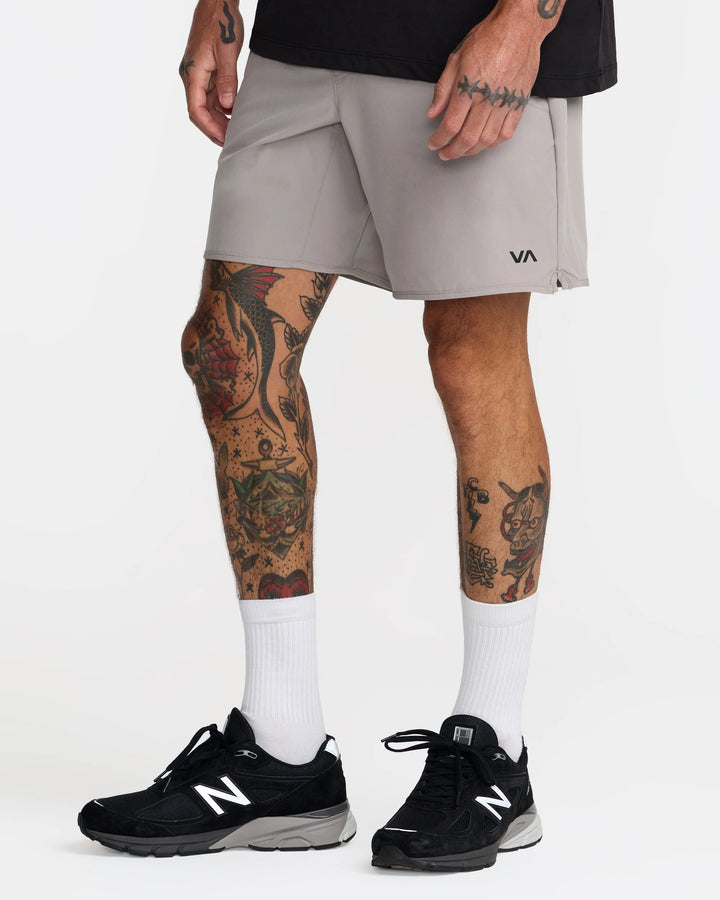 RVCA MEN'S YOGGER STRETCH 17" SHORT - BROWN STONE