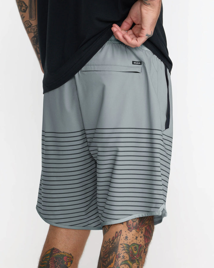 RVCA MEN'S YOGGER STRETCH 17" SHORT - LEAD