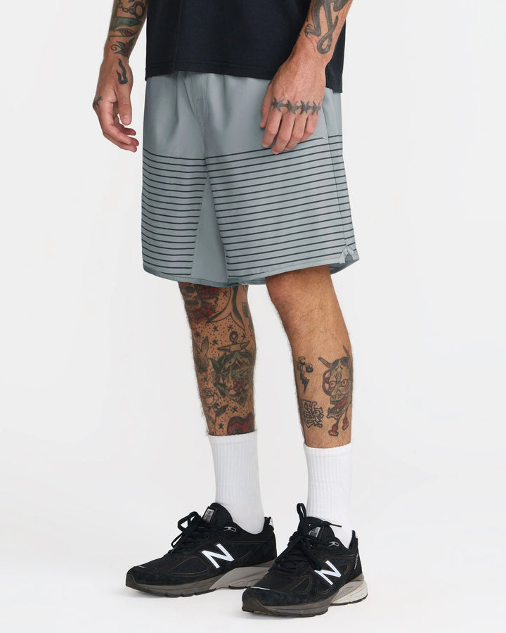 RVCA MEN'S YOGGER STRETCH 17" SHORT - LEAD