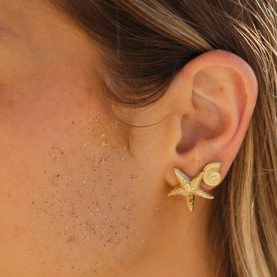 Pura Vida Seashell Stud Earrings - Gold