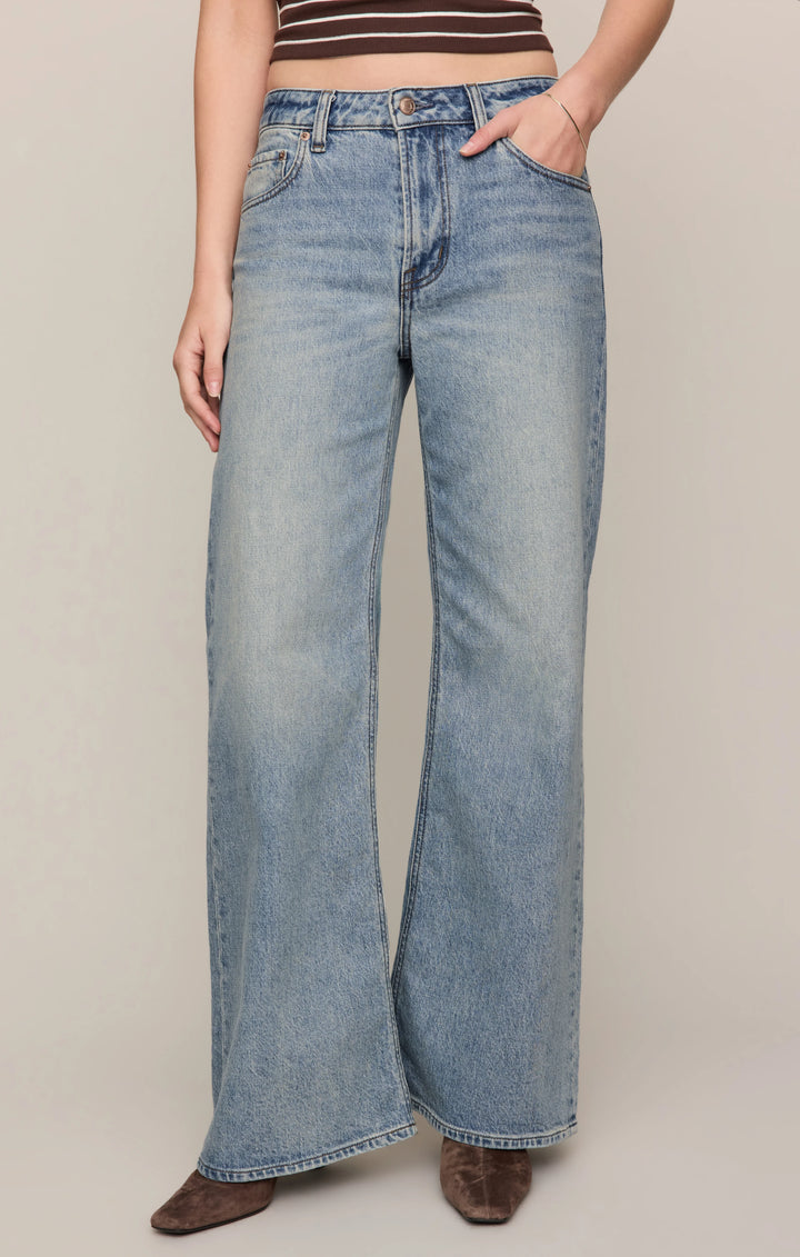 Z-Supply Women's The Stunner Mid-Rise Wide Denim - Downtown - Sun Diego Boardshop
