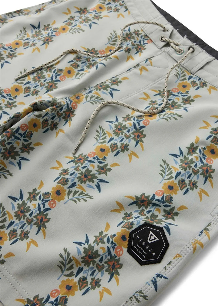 Vissla Men's Voodoo Vines 17.5" Boardshort - Bone