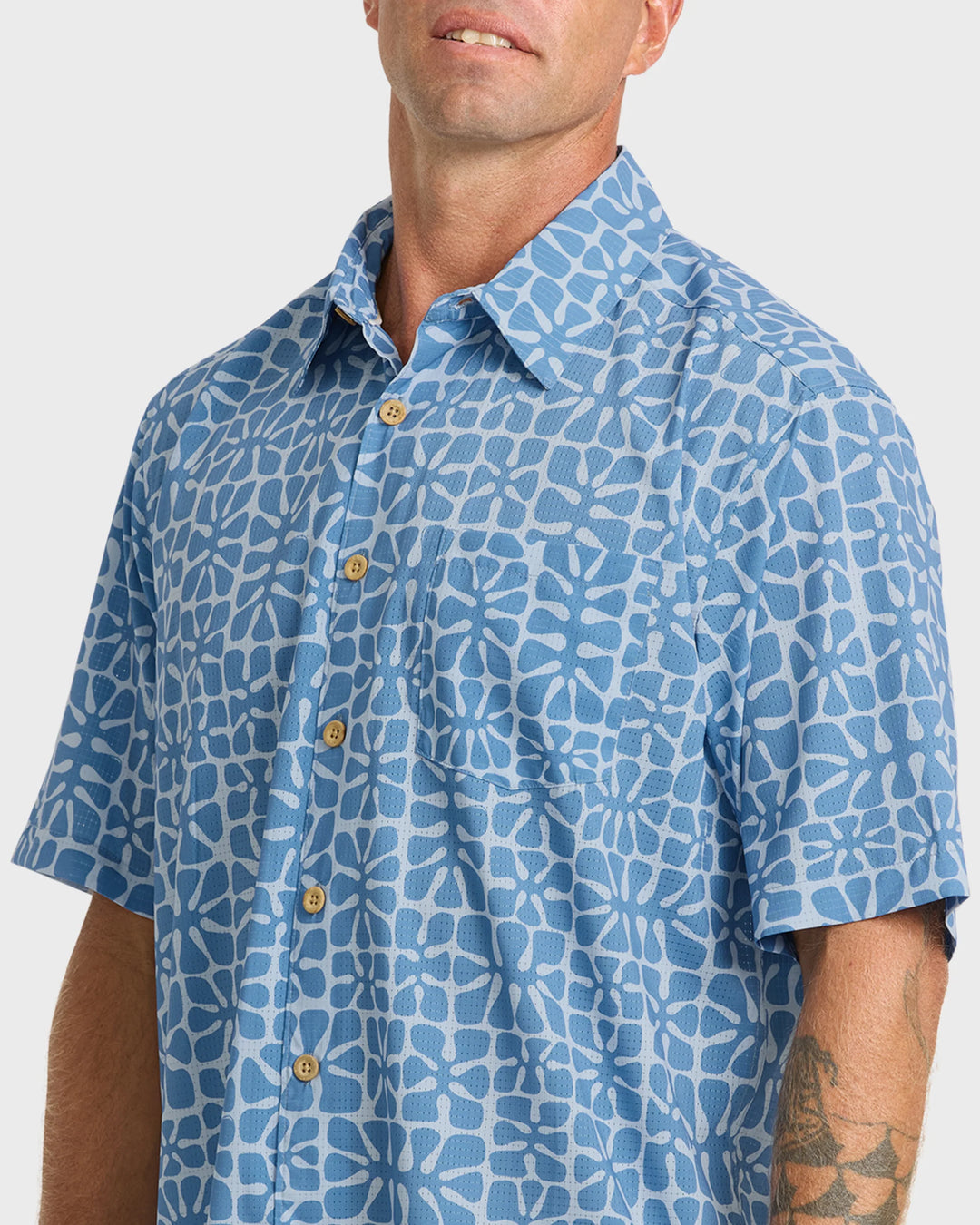 Quiksilver Men's Waterman Coral Sea Performance Short Sleeve Shirt - Skyway - Sun Diego Boardshop