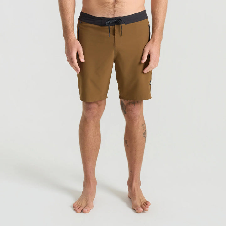 Roark Men's Venture Hybrid 18.5" Trunk - Otter - Sun Diego Boardshop