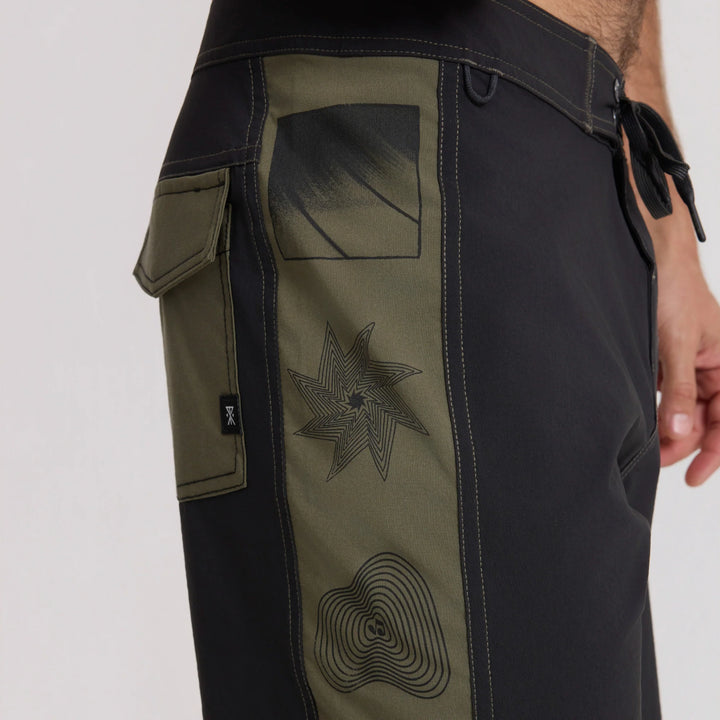 Roark Men's Passage Panel 18.5" Boardshorts - Black 2 - Sun Diego Boardshop