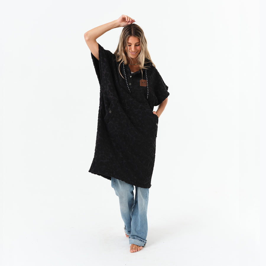 SLOWTIDE Ginny Changing Poncho S/M - BLACK - Sun Diego Boardshop