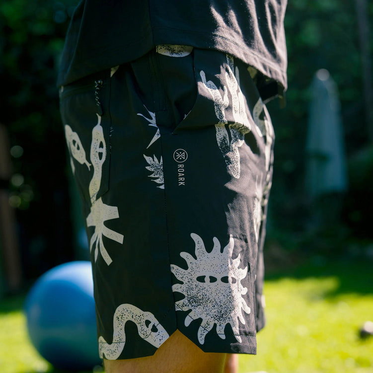 Roark Serrano 7" Active Stretch Shorts - Black/White - Sun Diego Boardshop
