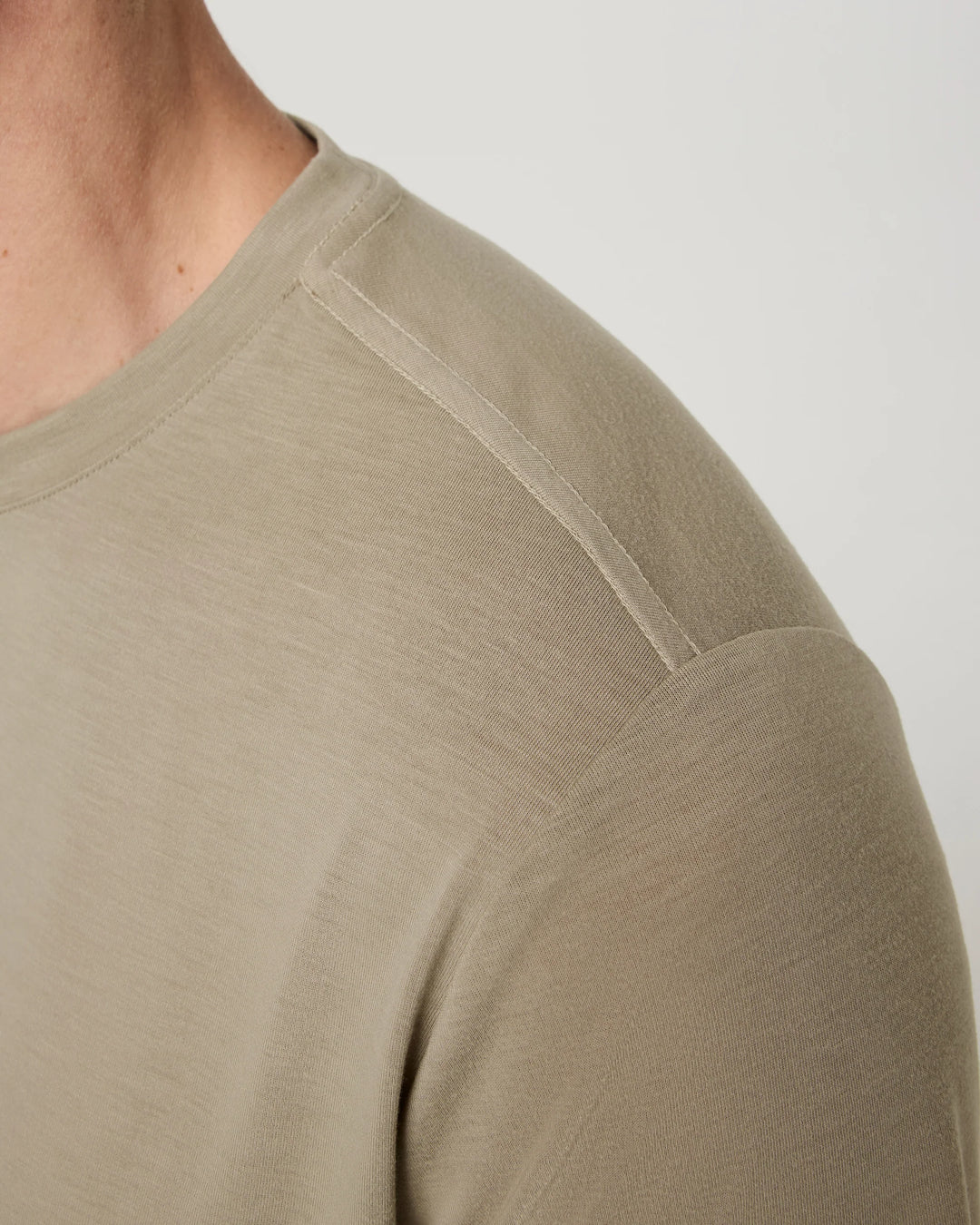 Vuori Men's Current Tech Tee - Biscotti