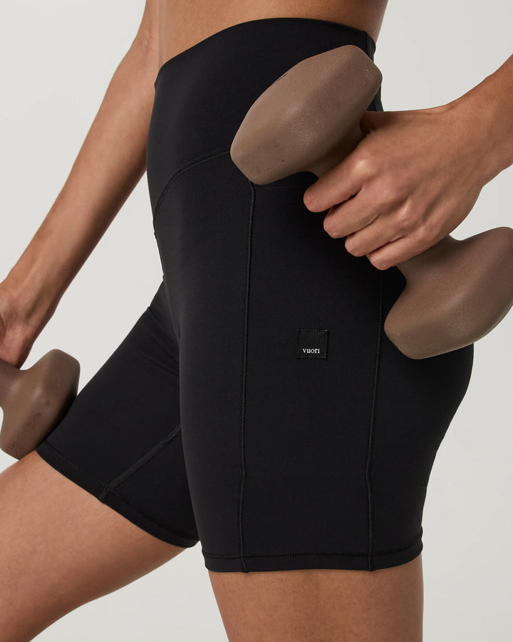 Vuori Women's AllTheForm Pocket Short 6" - Black Tonal