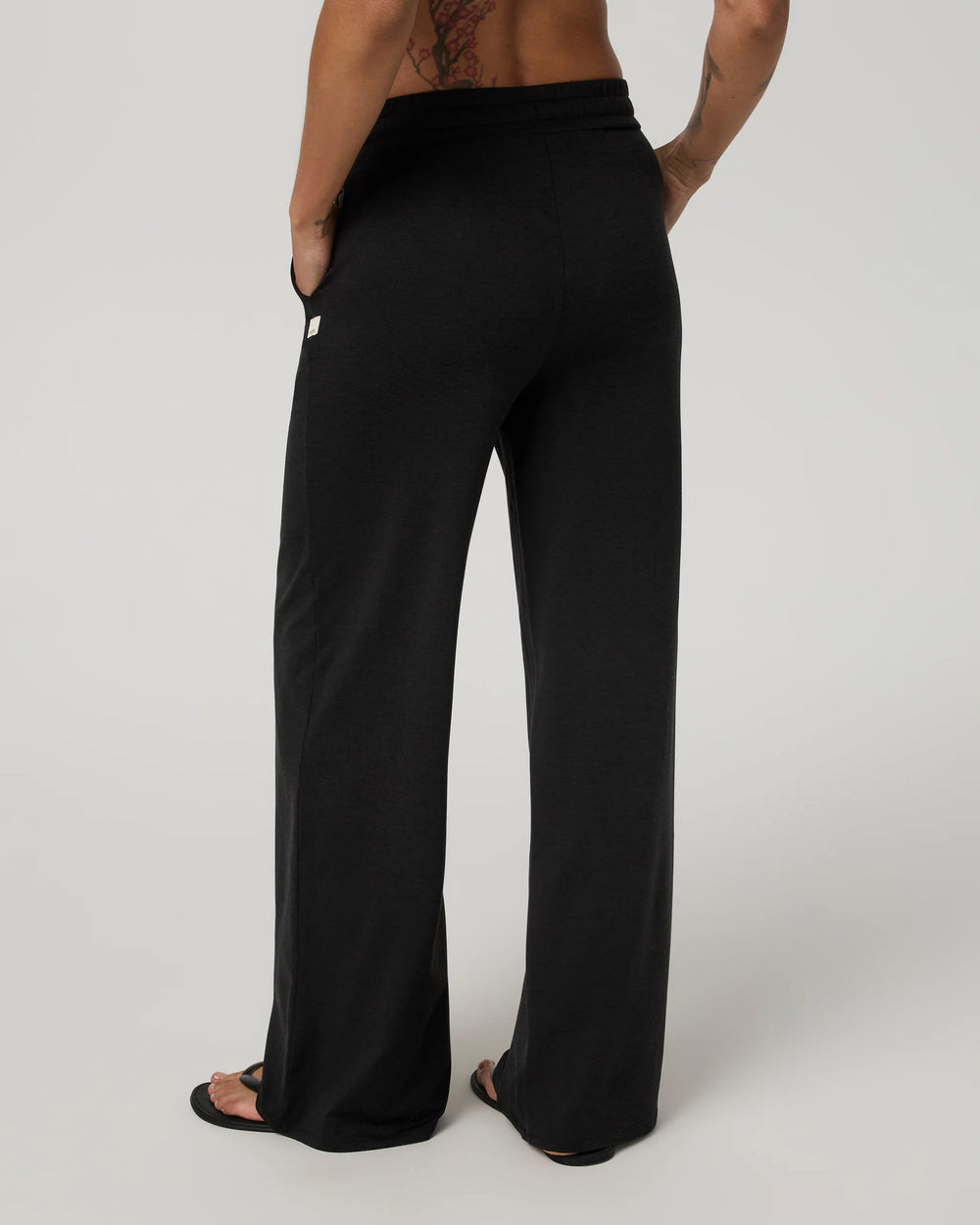Vuori Women's Halo Essential Wideleg Pant - Black Heather - Sun Diego Boardshop
