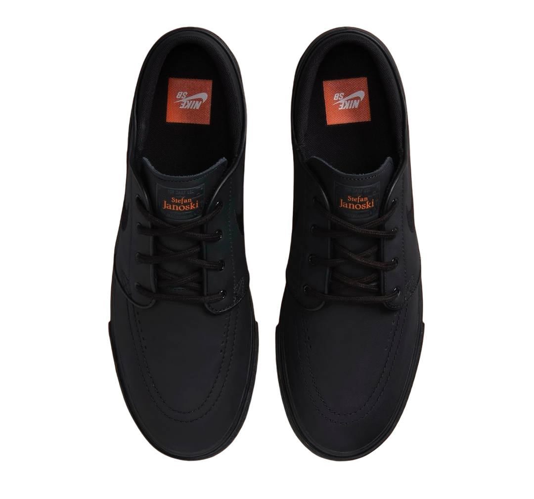 Nike janoski triple black on sale