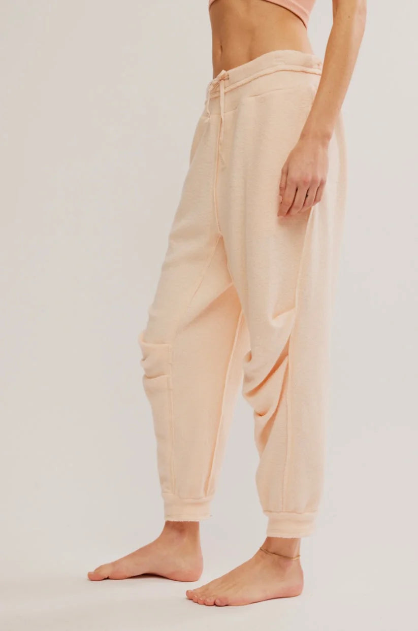 Free People Day Off Fleece Joggers - TENDER PEACH - Sun Diego Boardshop