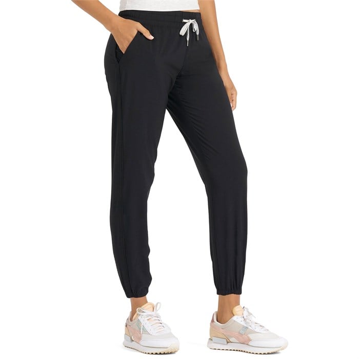 VUORI Weekend Joggers - Women's - BLACK - Sun Diego Boardshop