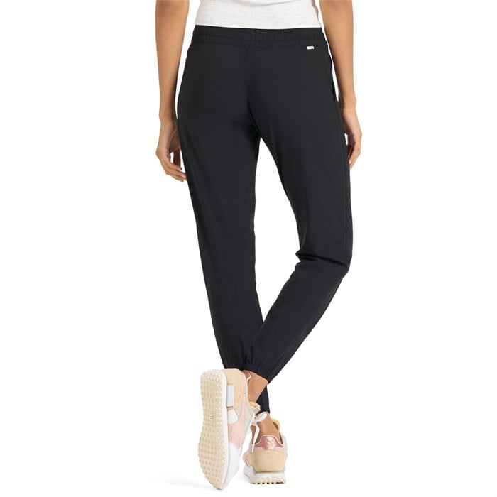 VUORI Weekend Joggers - Women's - BLACK - Sun Diego Boardshop